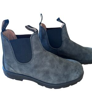 Pristine, worn only once, Blundstone #587 Chelsea Boots - Rustic Black. US 13.